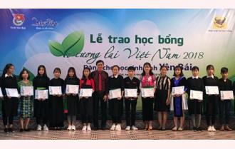 Trao 80 suất học bổng 
