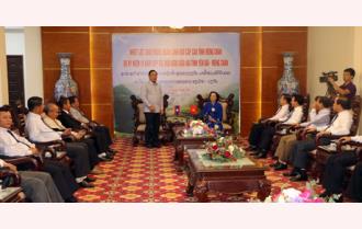 Lãnh đạo tỉnh Yên Bái đón tiếp đoàn lãnh đạo tỉnh Viêng Chăn sang dự Lễ kỷ niệm 10 năm quan hệ hợp tác hữu nghị hai tỉnh