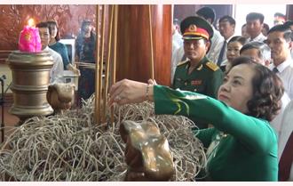 Yên Bái: Các đồng chí lãnh đạo tỉnh dâng hương Chủ tịch Hồ Chí Minh và viếng Nghĩa trang liệt sỹ