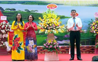 Chủ tịch UBND tỉnh Trần Huy Tuấn dự Lễ khai giảng và khánh thành Trường THPT Nguyễn Huệ