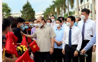 Chủ tịch nước Nguyễn Xuân Phúc dự khai giảng năm học mới tại Trường Phổ thông Dân tộc nội trú THPT tỉnh Yên Bái