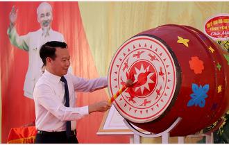 Bí thư Tỉnh ủy Đỗ Đức Duy dự khai giảng năm học mới tại Trường THPT Hoàng Quốc Việt