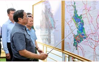 Thủ tướng Phạm Minh Chính kiểm tra thực địa Đồ án quy hoạch chung Khu du lịch Quốc gia hồ Thác Bà đến năm 2040 và một số dự án xây dựng Khu công nghiệp Trấn Yên và thành phố Yên Bái