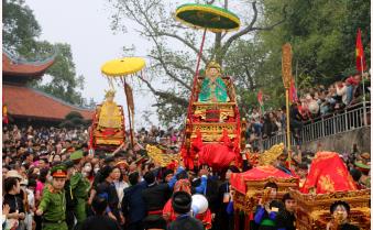Linh thiêng nghi lễ rước Mẫu sang sông trong Lễ hội Đền Đông Cuông 