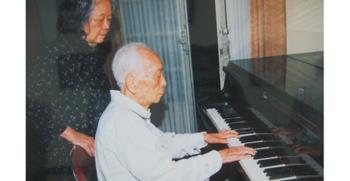 Tác phẩm Đại tướng chơi piano bên người vợ yêu quý. (Ảnh TTO)

