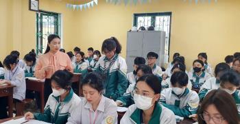 Giờ ôn tập môn ngữ Văn của cô và trò Trường THPT Hoàng Quốc Việt, thành phố Yên Bái