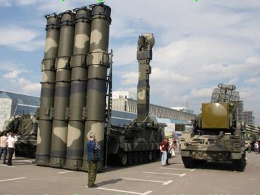 S-300 là tổ hợp tên lửa đối không tiên tiến.