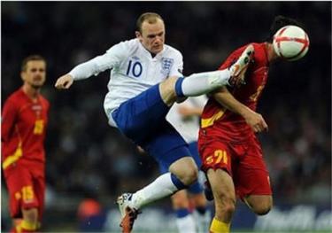 Rooney bất lực trước hàng thủ Montenegro