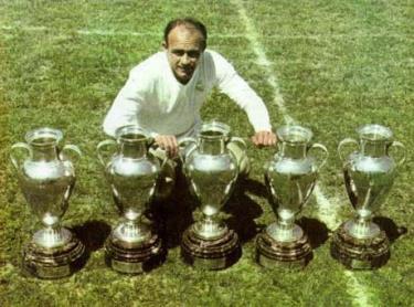 Di Stefano đã giúp Real đoạt 5 Cup C1 liên tiếp đầu tiên.