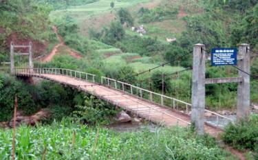 Công trình Cầu treo Xá Nhù - Thôn Làng Mảnh, xã Tà Xi Láng(Trạm Tấu) được xây dựng từ Chương trình 135 tạo điều kiện cho nhân dân đi lại được thuận lợi.