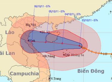 Thay vì hướng thẳng vào Bắc Trung Bộ, bão Nalgae dự kiến sẽ quét qua đảo Hải Nam trước khi đổ bộ vào nước ta. Ảnh: NCHMF. 
