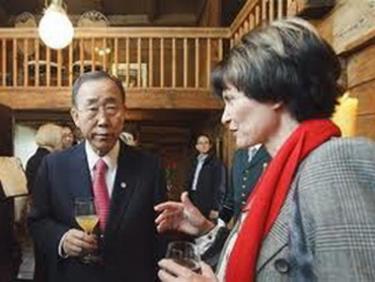 Tổng Thư ký LHQ Ban Ki-moon và Tổng thống Thụy Sĩ Micheline Calmy-Rey tại Pohlern gần Bern, trước khi diễn ra IPU 125.