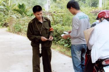 Công an xã Âu Lâu kiểm tra, kiểm soát tình hình trật tự ATGT trên địa bàn.
