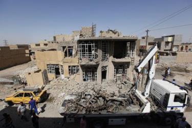 Hiện trường vụ đánh bom xảy ra tại Taji, gần thủ đô Baghdad.