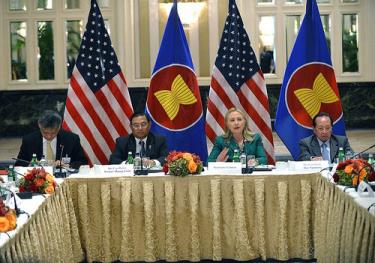 Ngoại trưởng Mỹ Hillary Clinton tại cuộc gặp các ngoại trưởng ASEAN.