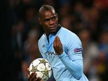 Mario Balotelli mang về 1 điểm cho Manchester City.