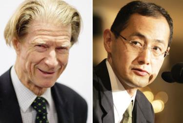 John Gurdon (trái) và Shinya Yamanaka nhận giải Nobel Y học 2012.