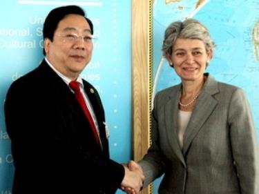 Thứ trưởng Ngoại giao Nguyễn Thanh Sơn gặp Tổng Giám đốc UNESCO Bokova.