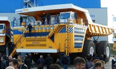 Xe Belaz 75710 nay đã phá kỷ lục, trở thành xe tải khai thác mỏ lớn nhất thế giới.