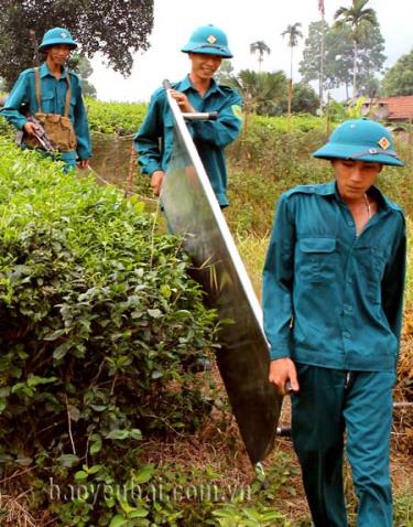 Dân quân huyện Trấn Yên diễn tập cứu hộ, cứu nạn.