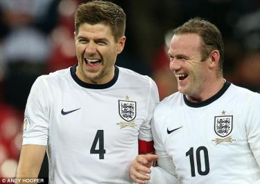 Hai ngôi sao của trận đấu - Rooney và Gerrard.