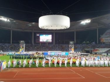 Quang cảnh lễ khai mạc đại hội tại Sân vận động World Cup Munhak.