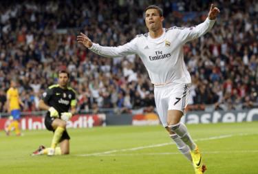 Niềm vui của Ronaldo sau khi mở tỉ số cho Real