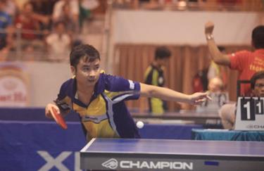 VĐV Dương Văn Nam tại Giải bóng bàn tranh cúp Báo Hànộimới 2013.