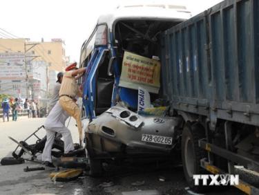 Hiện trường một vụ tai nạn giao thông nghiêm trọng.