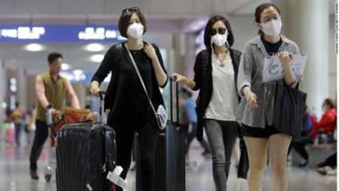 Đeo khẩu trang ngừa MERS - CoV tại Hàn Quốc.
