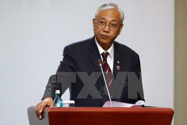 Tổng thống Myanmar U Htin Kyaw phát biểu trong cuộc họp báo ở Ulan Bator, Mông Cổ ngày 16/7.