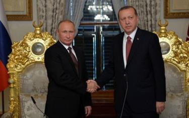 Tổng thống Nga Putin (trái) và Tổng thống Thổ Nhĩ Kỳ Erdogan tại lễ ký kết.