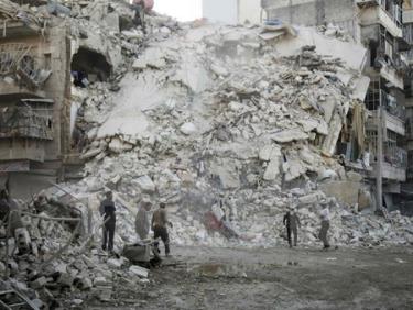 Cảnh đổ nát do xung đột ở Qatarji, ngoại ô thành phố Aleppo ngày 17/10.