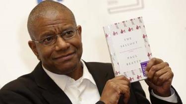 Nhà văn Mỹ Paul Beatty và cuốn tiểu thuyết “The Sellout.”