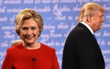 Tỷ phú Donald Trump đang bị thất thế trước bà Clinton.