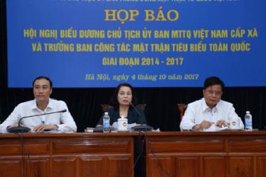 Phó Chủ tịch Ủy ban Trung ương MTTQ Việt Nam Bùi Thị Thanh thông tin tại buổi họp báo.