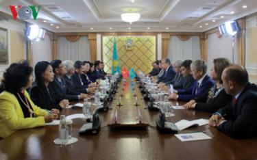 Chủ tịch Quốc hội Nguyễn Thị Kim Ngân và Chủ tịch Thượng viện Kazakhstan.