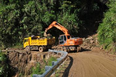 Ngành giao thông vận tải đang nỗ lực thông tuyến tỉnh lộ 174.