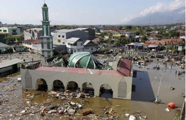 Thảm họa động đất và sóng thần tàn phá nặng nề Indonesia.