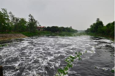 Vấn đề ô nhiễm sông Nhuệ vẫn chưa được giải quyết dứt điểm. Ảnh minh họa