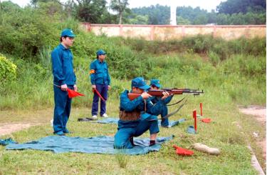 Ban Chỉ huy Quân sự thành phố Yên Bái tổ chức huấn luyện dân quân tự vệ cho cụm các cơ quan đóng trên địa bàn.