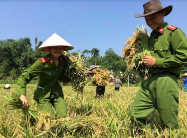 Việc làm thiết thực của Công an huyện Lục Yên đã tạo hình ảnh đẹp trong lòng nhân dân.