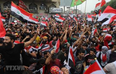 Người biểu tình tập trung tại quảng trường Tahrir ở Baghdad, Iraq, ngày 25/10/2019.