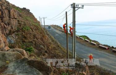 Tổng công ty Điện lực tăng cường đưa điện lưới quốc gia ra các huyện đảo, xã đảo.