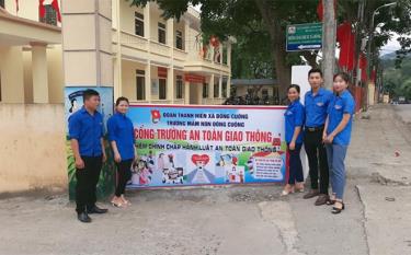 Huyện đoàn Văn Yên ra mắt mô hình cổng trường ATGT tại Trường Mầm non Đông Cuông.