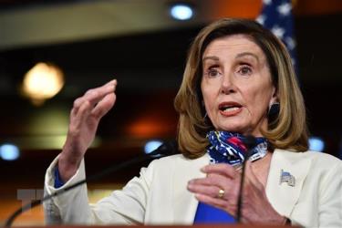 Chủ tịch Hạ viện Mỹ Nancy Pelosi phát biểu tại cuộc họp báo ở Washington, DC.
