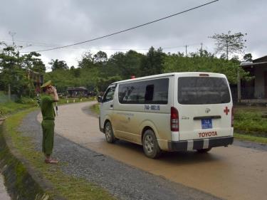 Những chiến sĩ tử vong được đưa ra khỏi Đoàn 337.