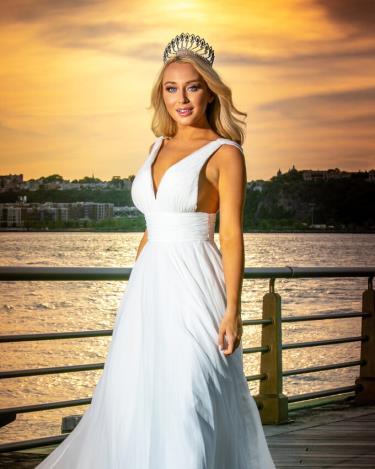 Alissa Anderegg đội vương miện Miss World America 2020.