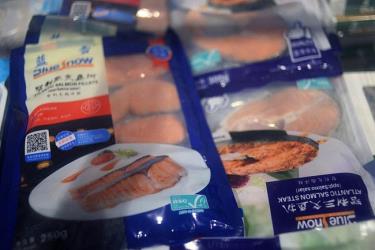 Các sản phẩm đông lạnh được bày bán tại môt siêu thị ở thủ đô Bắc Kinh ngày 17/6.