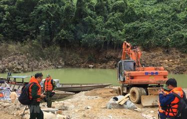 Lực lượng chứ năng tập trung các phương tiện và lực lượng tại Rào Trăng 4 để lên Rào Trăng 3.